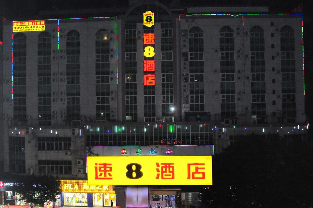 Super 8 Hotel Guangzhou Baiyun Airport Subway Station Inn Cantón Exterior foto
