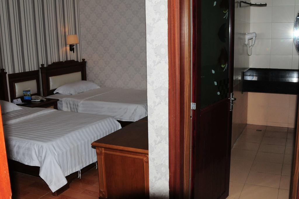 Super 8 Hotel Guangzhou Baiyun Airport Subway Station Inn Cantón Exterior foto