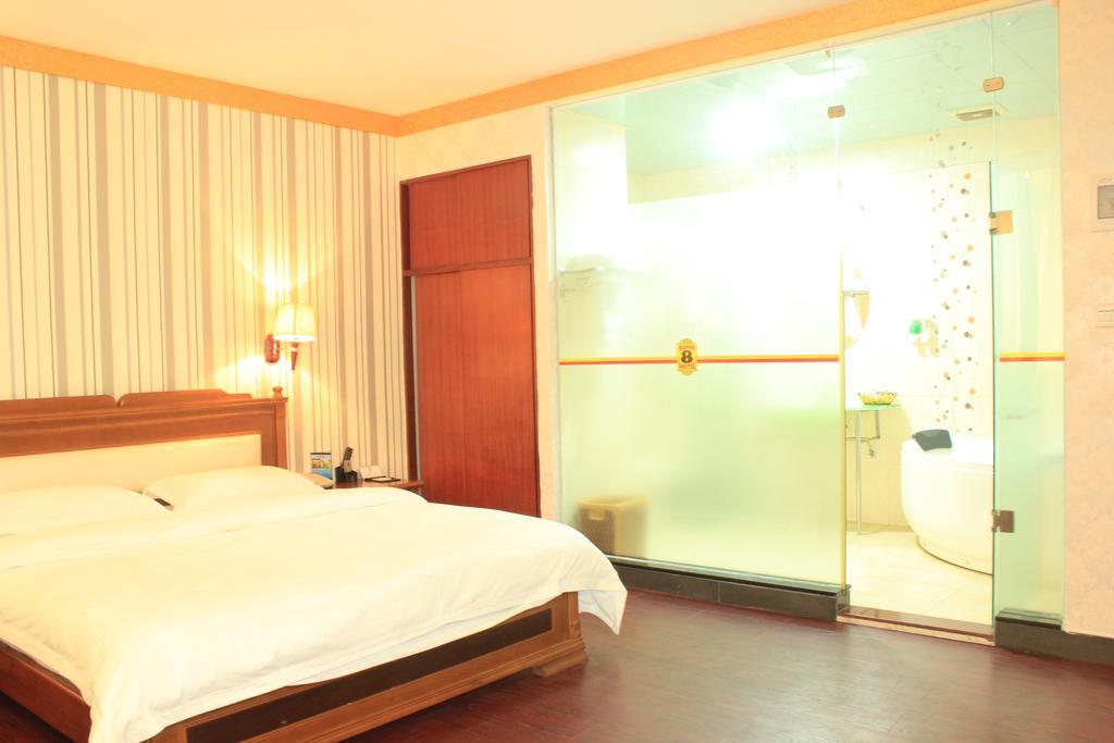 Super 8 Hotel Guangzhou Baiyun Airport Subway Station Inn Cantón Exterior foto