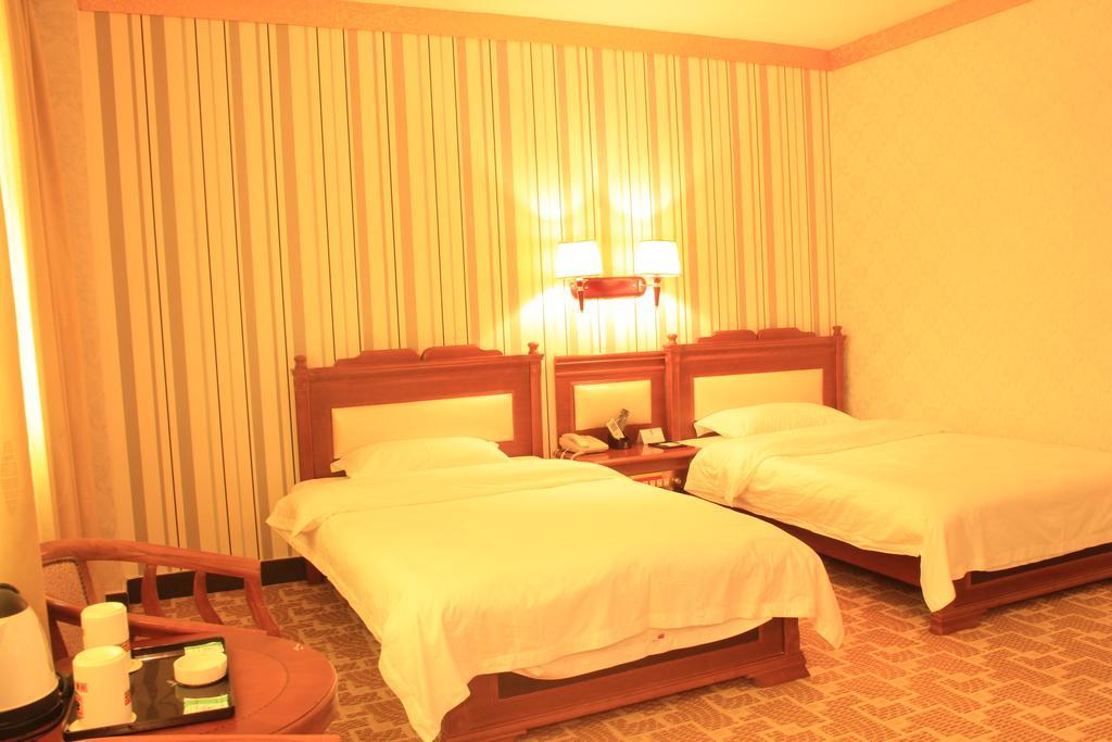 Super 8 Hotel Guangzhou Baiyun Airport Subway Station Inn Cantón Exterior foto