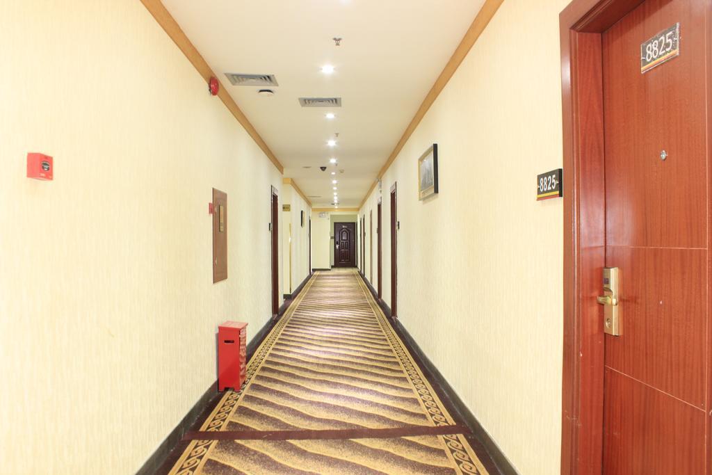 Super 8 Hotel Guangzhou Baiyun Airport Subway Station Inn Cantón Exterior foto