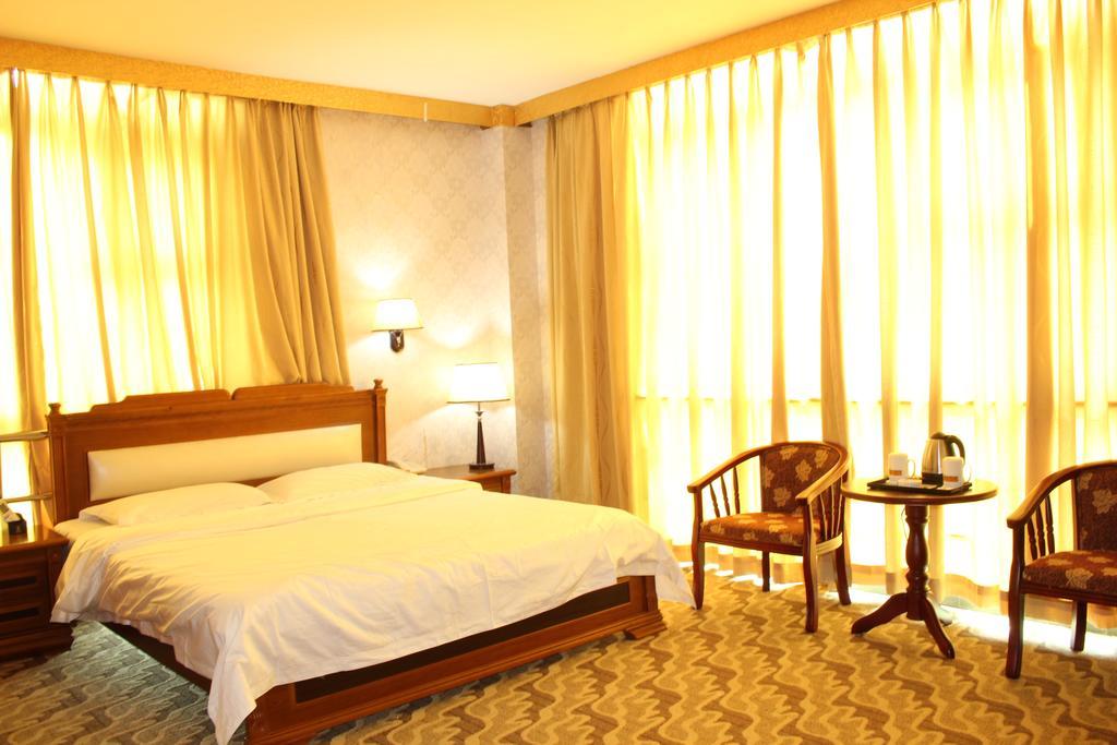 Super 8 Hotel Guangzhou Baiyun Airport Subway Station Inn Cantón Exterior foto